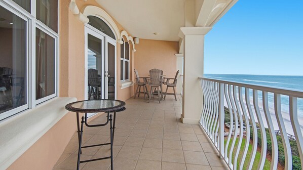 Appartement, Meerdere bedden, balkon, uitzicht op zee (Monterey Condos B402) | Buiten dineren