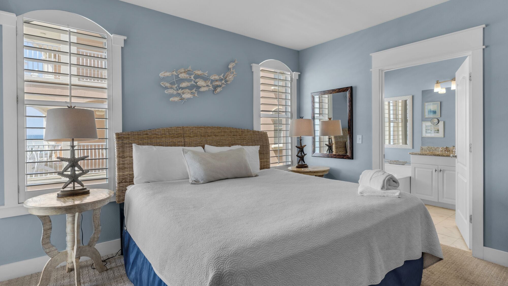 Condo, varias camas, balcón, vista al océano (Monterey Condos B202) | 3 habitaciones, decoración personalizada y muebles diferentes 