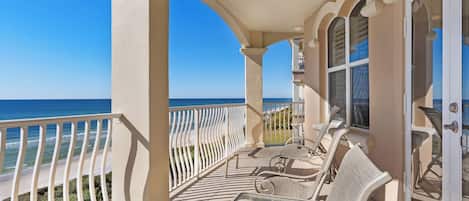 Apartment, Mehrere Betten, Balkon, Meerblick (Monterey Condos A302) | Unterkunftsgelände