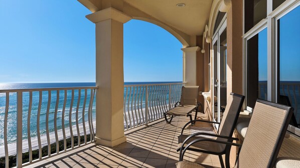 Condo, varias camas, patio, vista al océano (Monterey Condos B301) | Áreas de la propiedad