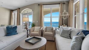 คอนโด, หลายเตียง, ระเบียง, วิวทะเล (Monterey Condos B402) | บ�ริเวณนั่งเล่น | ทีวีจอแบน 42 นิ้ว พร้อมช่องดิจิตอล