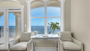 Condo, várias camas, varanda, vista para o oceano (Monterey Condos B301) | Parte interna