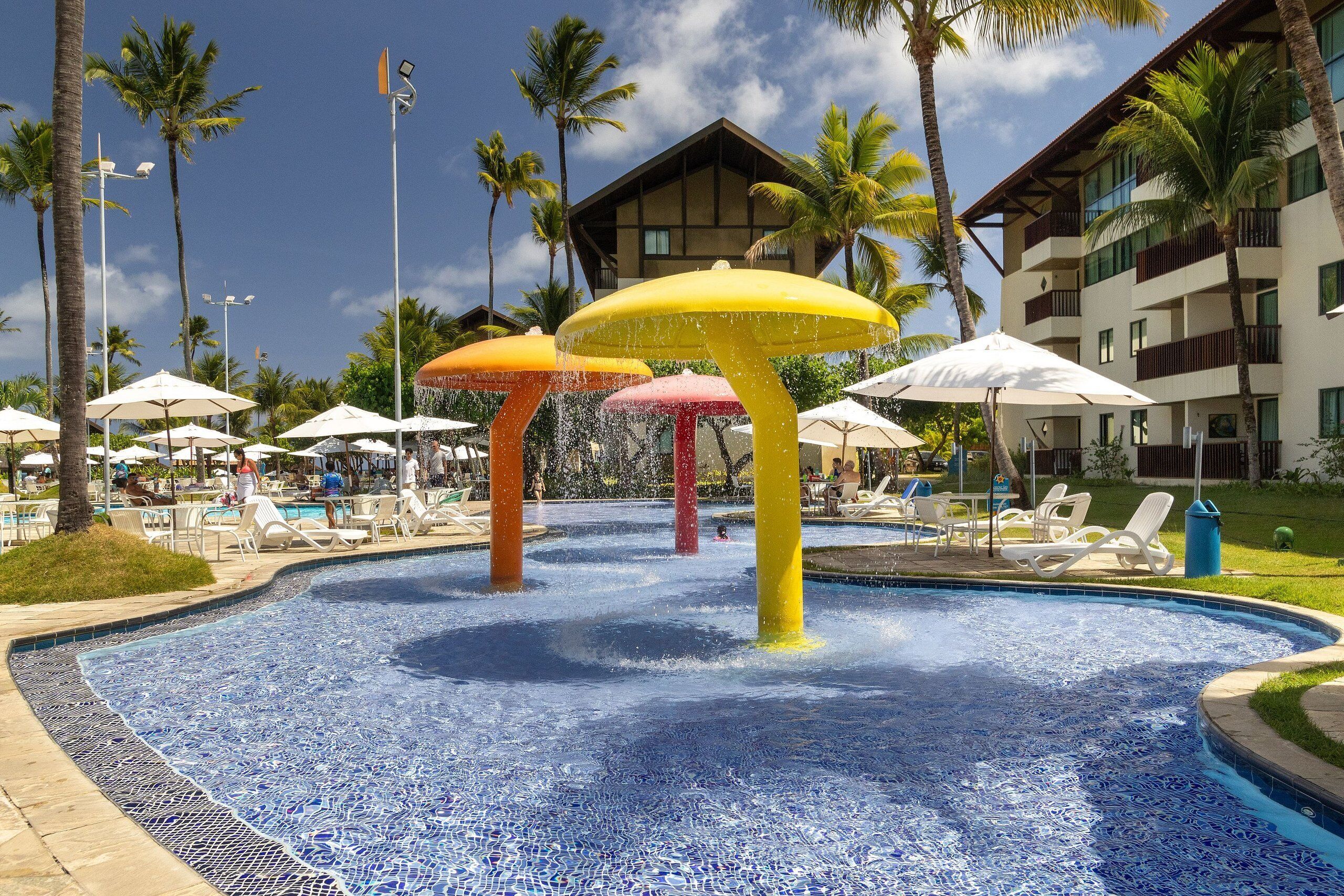 2 buitenzwembaden, parasols voor strand/zwembad