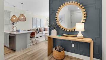 Kondominium, 1 Tempat Tidur King dengan tempat tidur Sofa, patio (Pinewood30A 421) | Interior