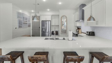 Διαμέρισμα (Condo), Περισσότερα από 1 Κρεβάτια, Αίθριο (Pinewood30A 317) | Ιδιωτική κουζίνα | Βραστήρας για καφέ/τσάι