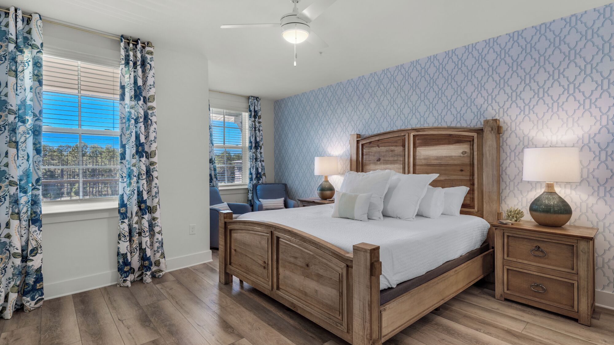 2 bedrooms, individually decorated, individually furnished