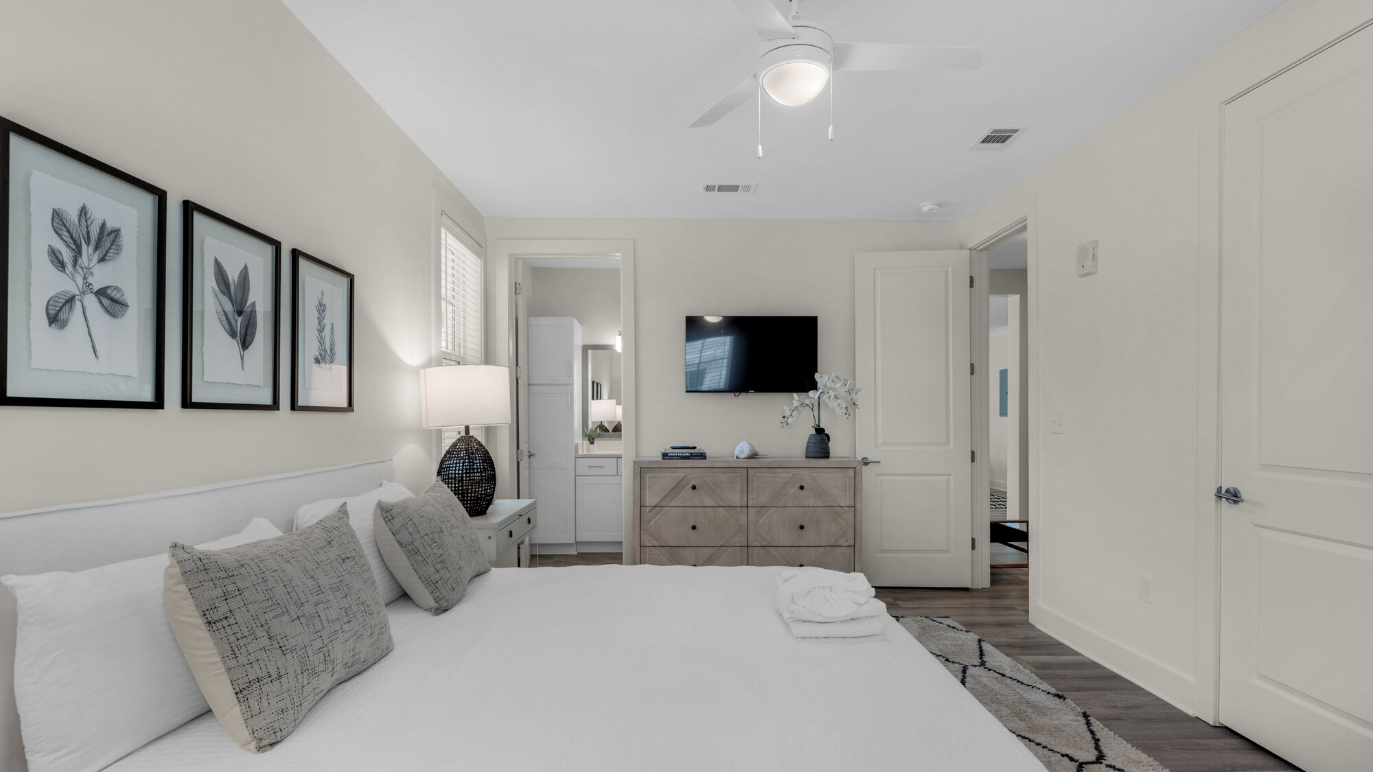 Condo, nhiều giường, sân hiên (Pinewood30A 412) | 2 phòng ngủ, trang trí khác biệt 