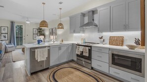 Appart'hôtel, 1 très grand lit et 1 canapé-lit, patio, vue jardin (Pinewood30A 424) | Cuisine privée | Cafetière/bouilloire