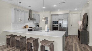 コンドミニアム ベッド (複数台) パティオ (Pinewood30A 412) | 専用キッチン | コーヒー / ティーメーカー