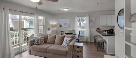 Condo, Multiple Beds, Patio, Pool View (Rollin Tide C4) | Living area
