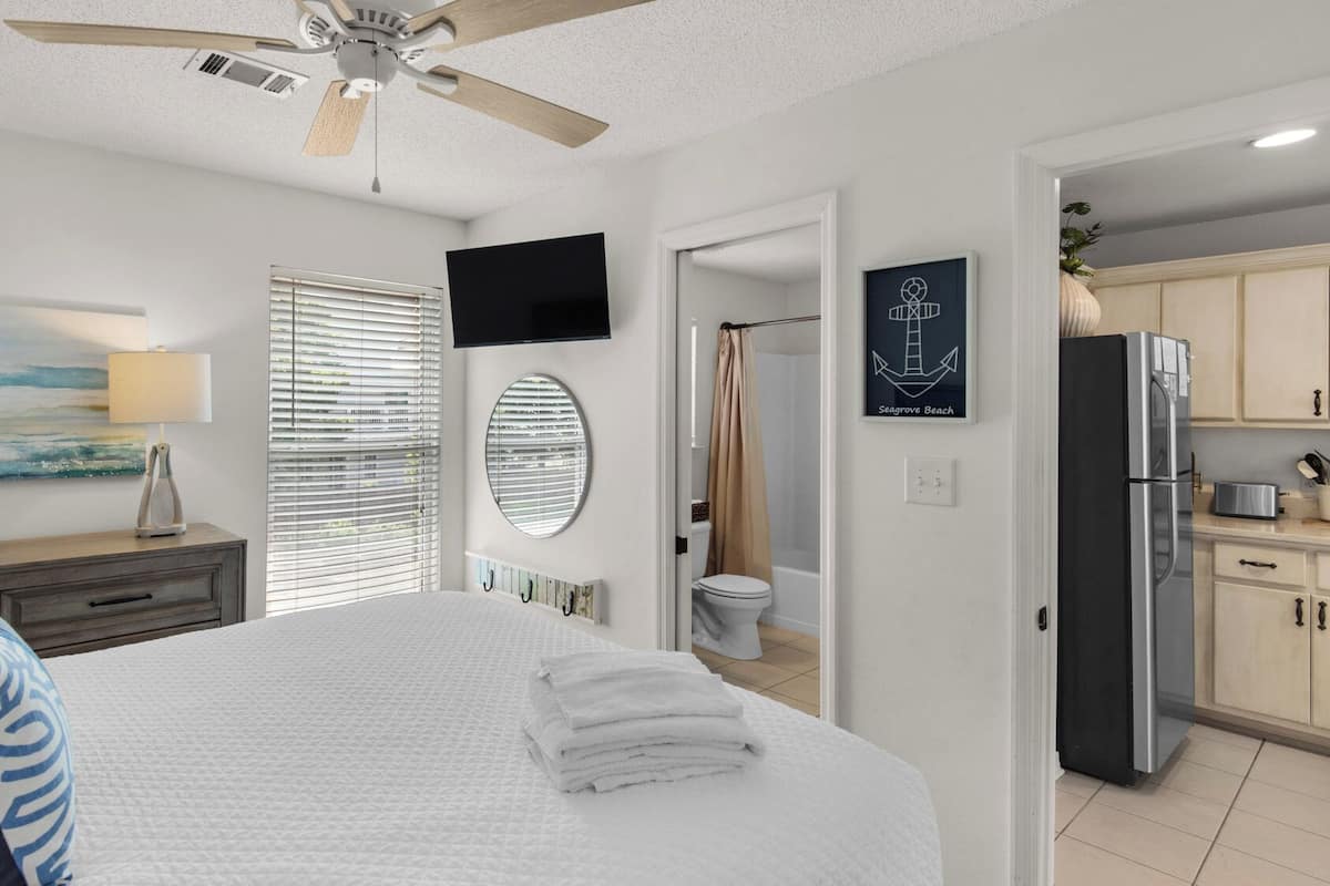 Condo, Multiple Beds, Balcony, Pool View (Rollin Tide C7) | 1 bedroom, individually decorated, individually furnished