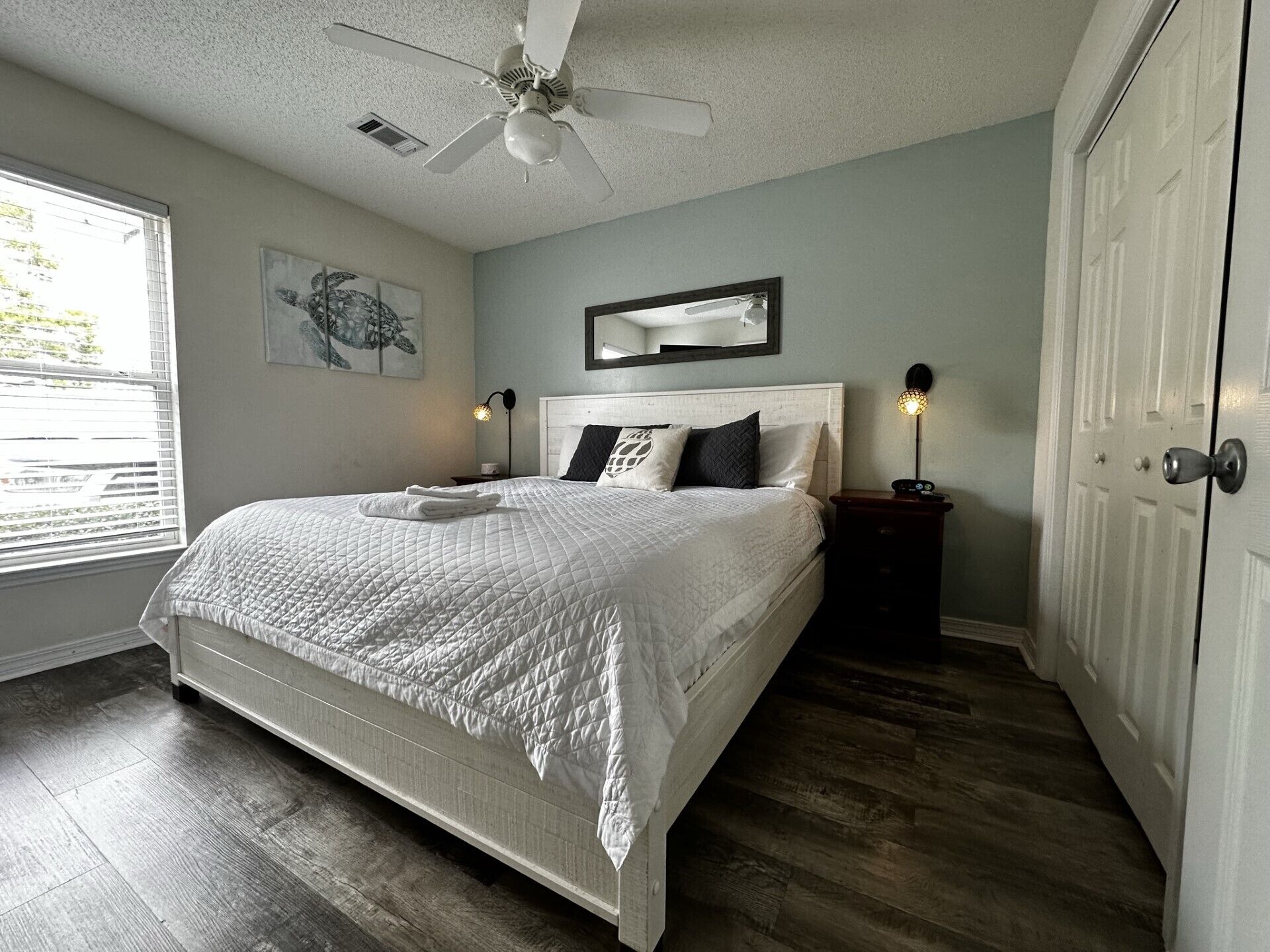 1 bedroom, individually decorated, individually furnished