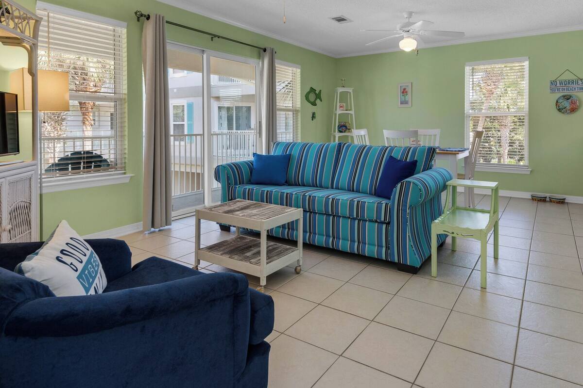 Condo, 1 Queen Bed with Sofa bed, Balcony, Pool View (Rollin Tide C8) | Living area