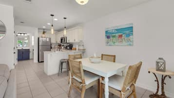 Appart'hĂŽtel, plusieurs lits, balcon, vue piscine (Rollin Tide C7) | Restauration