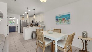 Dining - Rollin Tide Villas (Santa Rosa Beach)