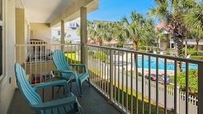 Appartement, 1 queensize bed met slaapbank, balkon, uitzicht op zwembad (Rollin Tide C8) | Uitzicht vanuit de kamer