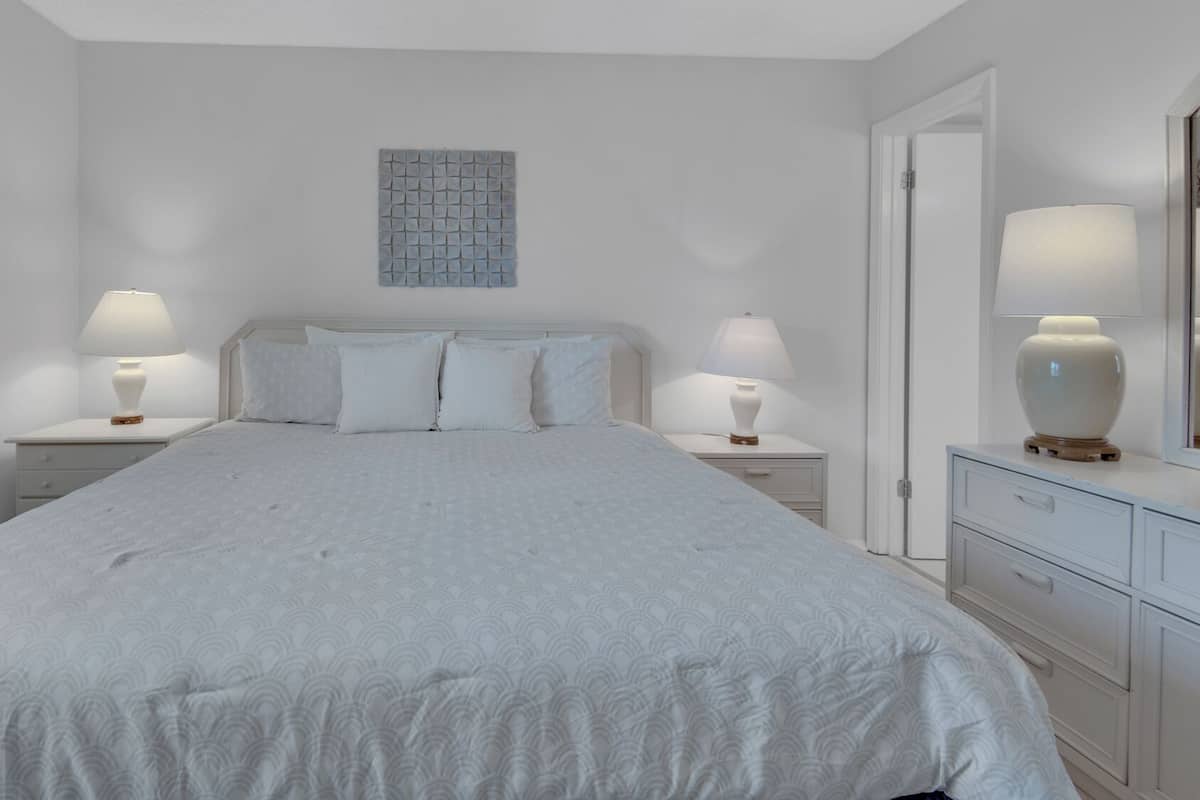 Huoneisto, useita sänkyjä, patio, valtamerinäköala (Sand Cliffs 214) | 3 makuuhuonetta, yksilöllisesti sisustettu, yksilöllisesti kalustettu