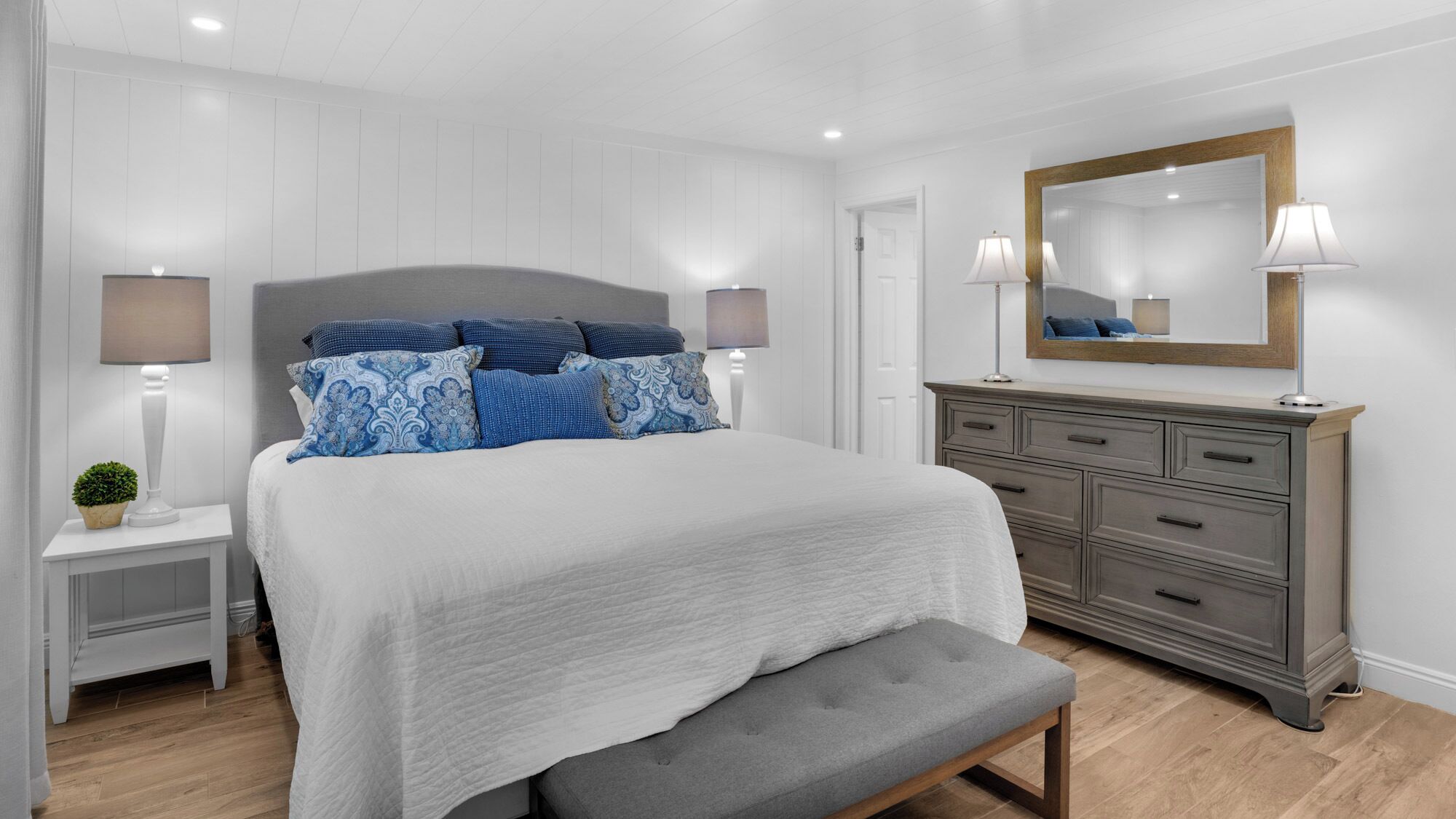 Condo, várias camas, varanda, vista parcial para o oceano (Sand Cliffs 106) | 3 quartos, individualmente decorados, individualmente mobiliados