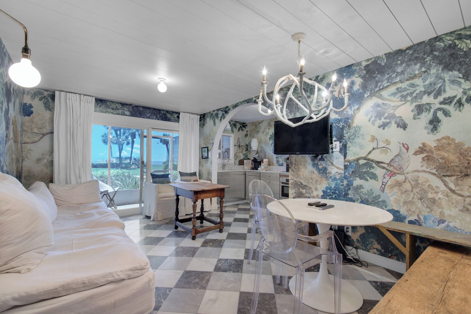 Condo, Plusieurs lits, patio, vue partielle sur l'océan (Sand Cliffs 107 - No Pets Allowed) | 3 chambres, fer et planche à repasser, décor unique, ameublement unique
