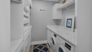 Condo, Plusieurs lits, patio, vue sur l’océan (Sand Cliffs 118) | Intérieur