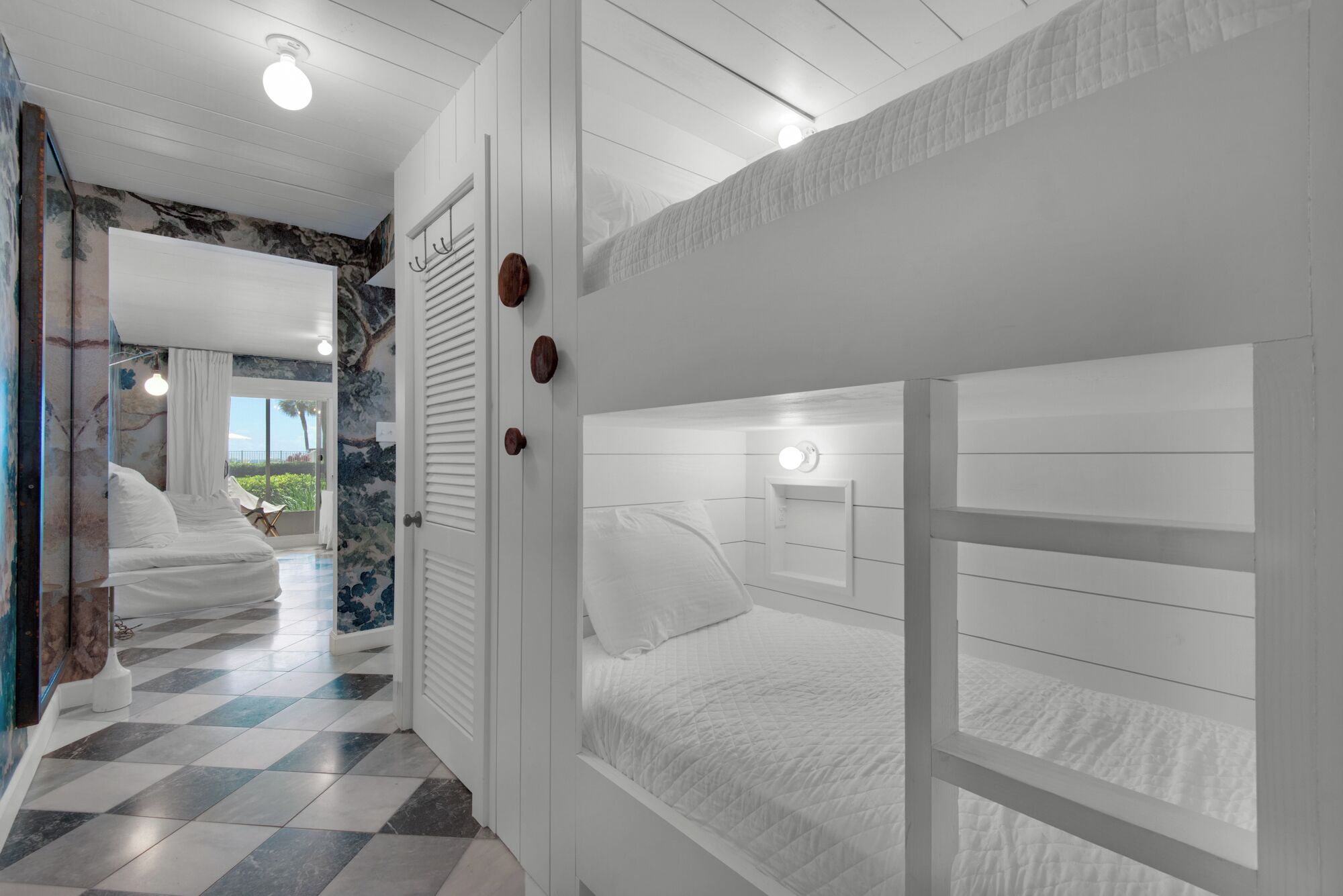 Huoneisto, useita sänkyjä, patio, osittainen valtamerinäköala (Sand Cliffs 107 - No Pets Allowed) | 3 makuuhuonetta, yksilöllisesti sisustettu, yksilöllisesti kalustettu