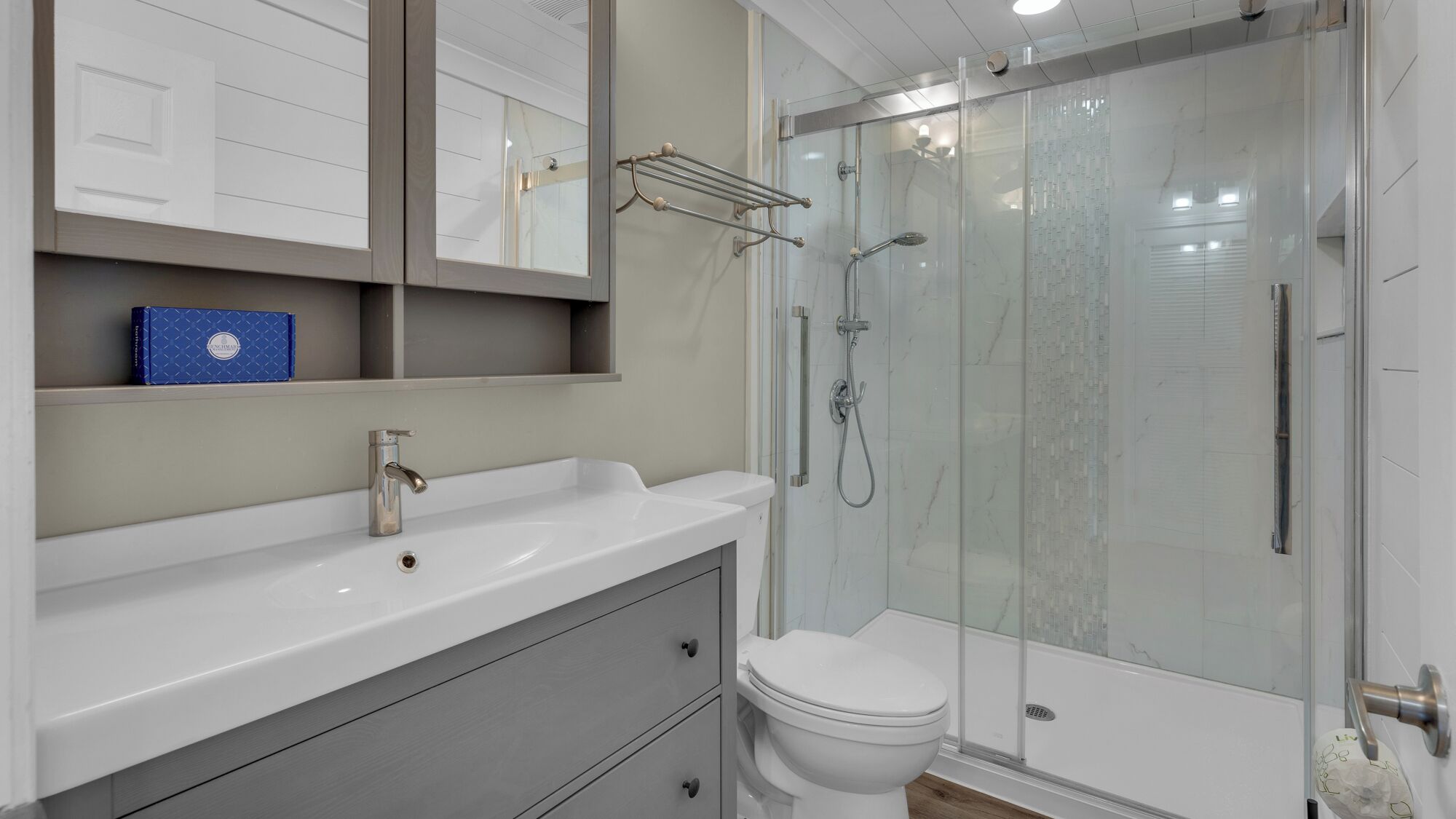 Estudio, 1 cama de matrimonio, cocina, vistas al jardín (Sandpiper Cove 8120 - No Pets Allowed) | Baño | Ducha, toallas, jabón y champú