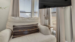 Studio, 1 Katil Ratu (Queen), Patio, Garden View (Sandpiper Cove 8120 - No Pets Allowed) | 1 bilik tidur, dihias secara berasingan 