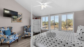 Huis, Meerdere bedden, balkon (St Thomas Square 109 - No Pets) | 1 slaapkamer, individueel gedecoreerd, individueel gemeubileerd