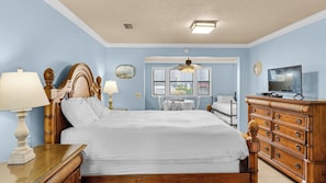 Studio, Kitchen, Garden View (St Thomas Square 1208A) | 1 bedroom, individually decorated, individually furnished, bed sheets