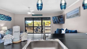 Casa, varias camas, balcón (St Thomas Square 109 - No Pets) | Interior