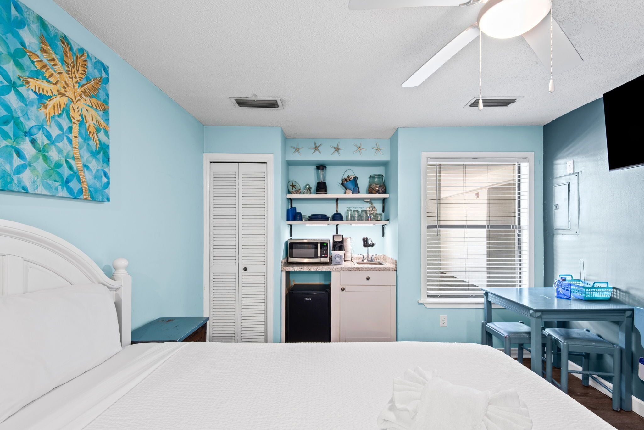 Estudio, 1 cama de matrimonio, cocina básica, vistas al jardín (St Thomas Square 1210C - No Pets) | 1 dormitorio, decoración individual, mobiliario individual