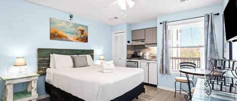 Studio, 1 grand lit, cuisinette, vue sur le jardin (St Thomas Square 1202C - No Pets) | 1 chambre, décor unique, ameublement unique, literie fournie