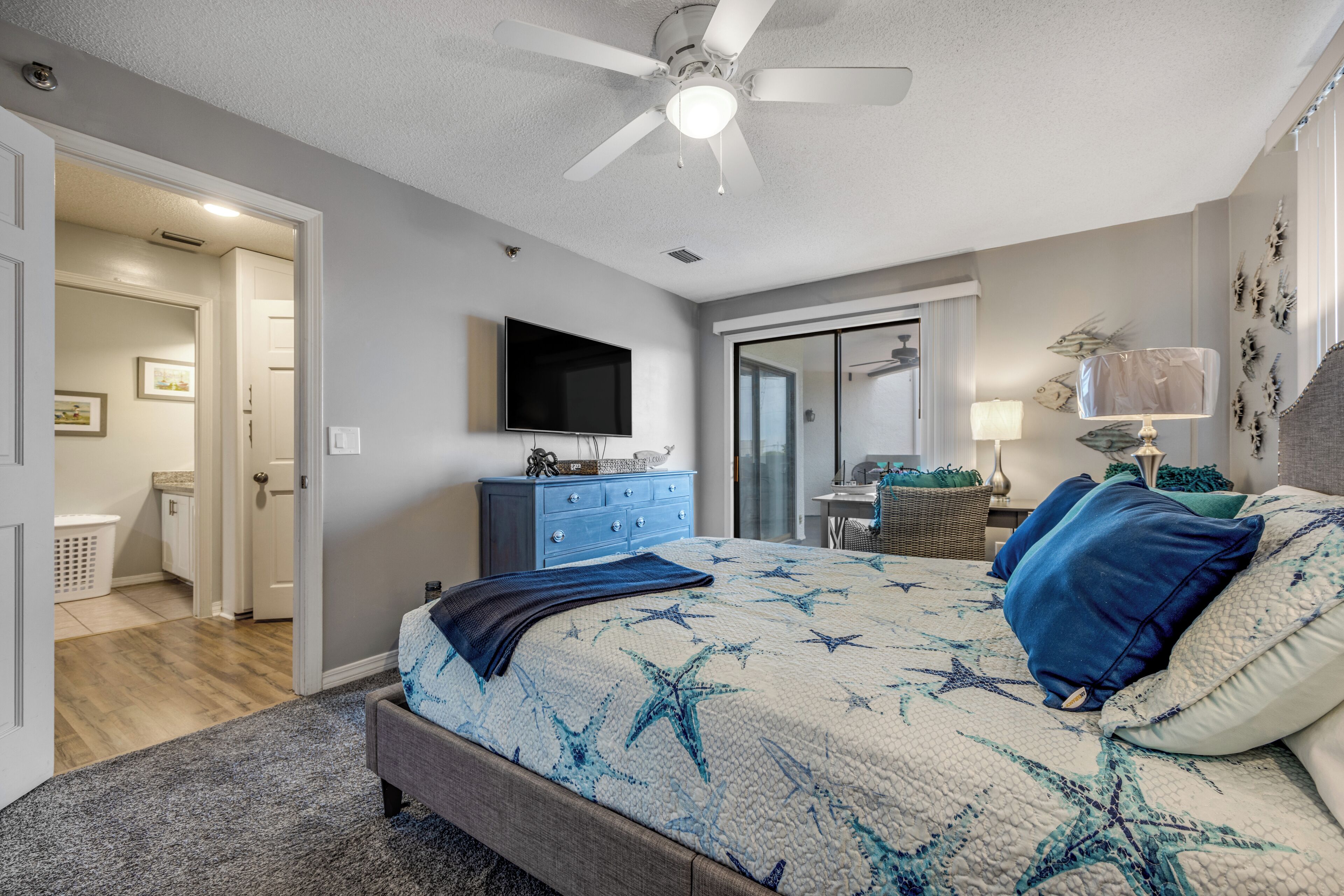 Condo, varias camas, balcón, vista al jardín (St Thomas Square 1210B) | 1 habitación, decoración personalizada y muebles diferentes 