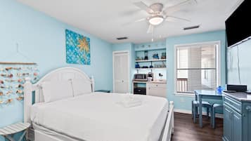 Studio, 1 Queen Bed, Kitchenette, Garden View (St Thomas Square 1210C - No Pets)