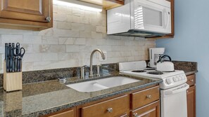 Studio, Kitchen, Garden View (St Thomas Square 1208A) | Private kitchen