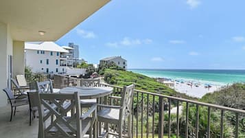 Condo, Berbilang Katil, Balcony, Ocean View (Legacy 202 - No Pets Allowed) | Tempat makan luar