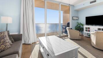 Apartment, Mehrere Betten, Balkon, Meerblick (Tidewater 1313 - Pets Not Allowed) | Wohnbereich