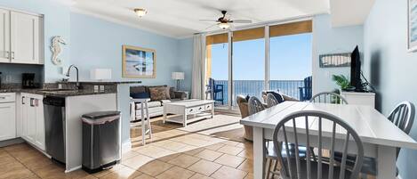 Apartment, Mehrere Betten, Balkon, Meerblick (Tidewater 1313 - Pets Not Allowed) | Innenbereich