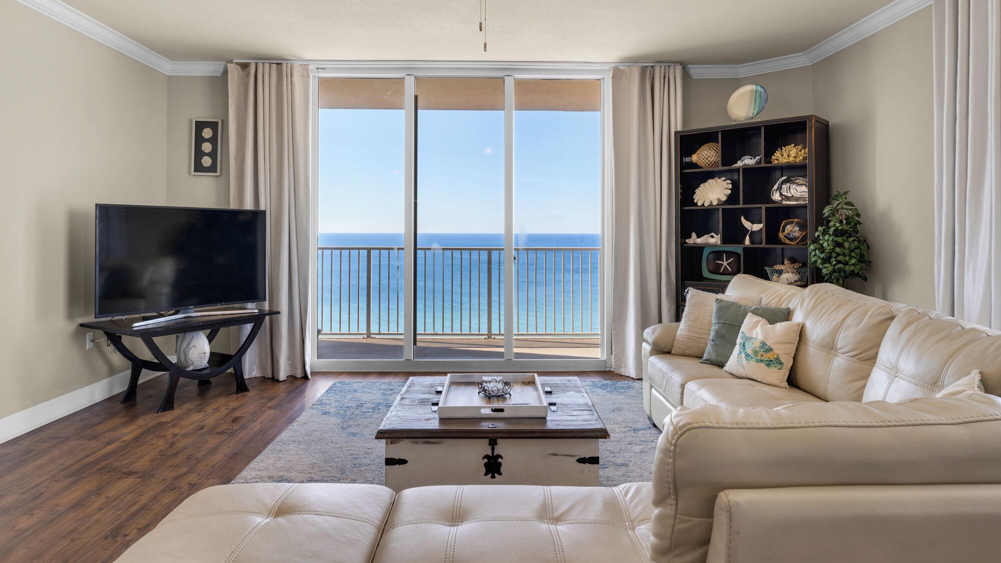 Appart'hôtel, plusieurs lits, balcon, vue océan (Tidewater 1301) | Coin séjour