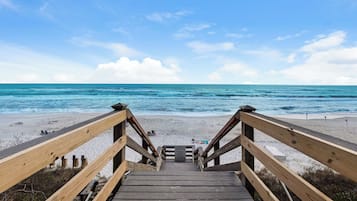 靠近海滩