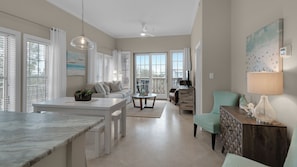Condo, várias camas, sacada, vista para o jardim (Village of S Walton 311F) | Área de estar | TV de tela plana 42 polegadas com canais digitais