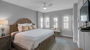 Leilighet, flere senger, balkong, bassengutsikt (Villas at Seagrove A202) | 4 soverom, individuelt dekorert, individuelt innredet og sengetøy