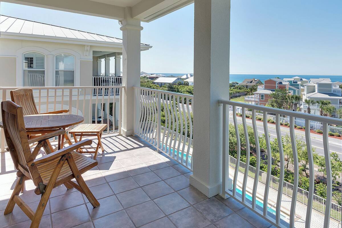 Condo, várias camas, varanda, vista para o oceano (Villas At Seagrove C401) | Opções para refeição ao ar livre