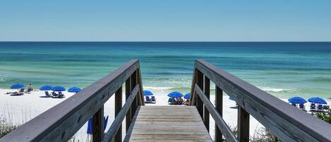 Una spiaggia nelle vicinanze