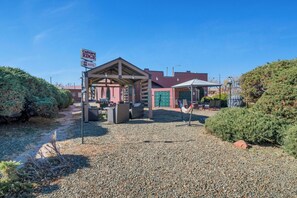 Exterior - Canyons Edge Route 66 Motel (Ash Fork)