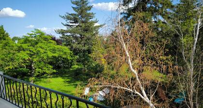 Grande Villa Années 50 Rénovée Jardin 3500 m2 Ceinture Verte à 10 mns Intramuros