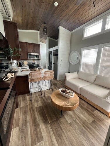 Riverfront Tiny House- Fishing & Kayaking