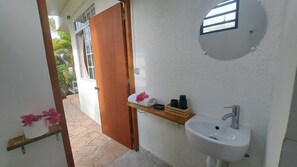 Douche, serviettes fournies