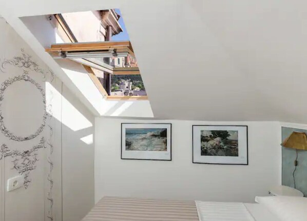 1 chambre, fer et planche à repasser, accès Internet, draps fournis