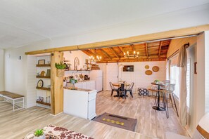 Interior - Quaint Greenbrier Apartment < 24 Mi to Nashville (Greenbrier)